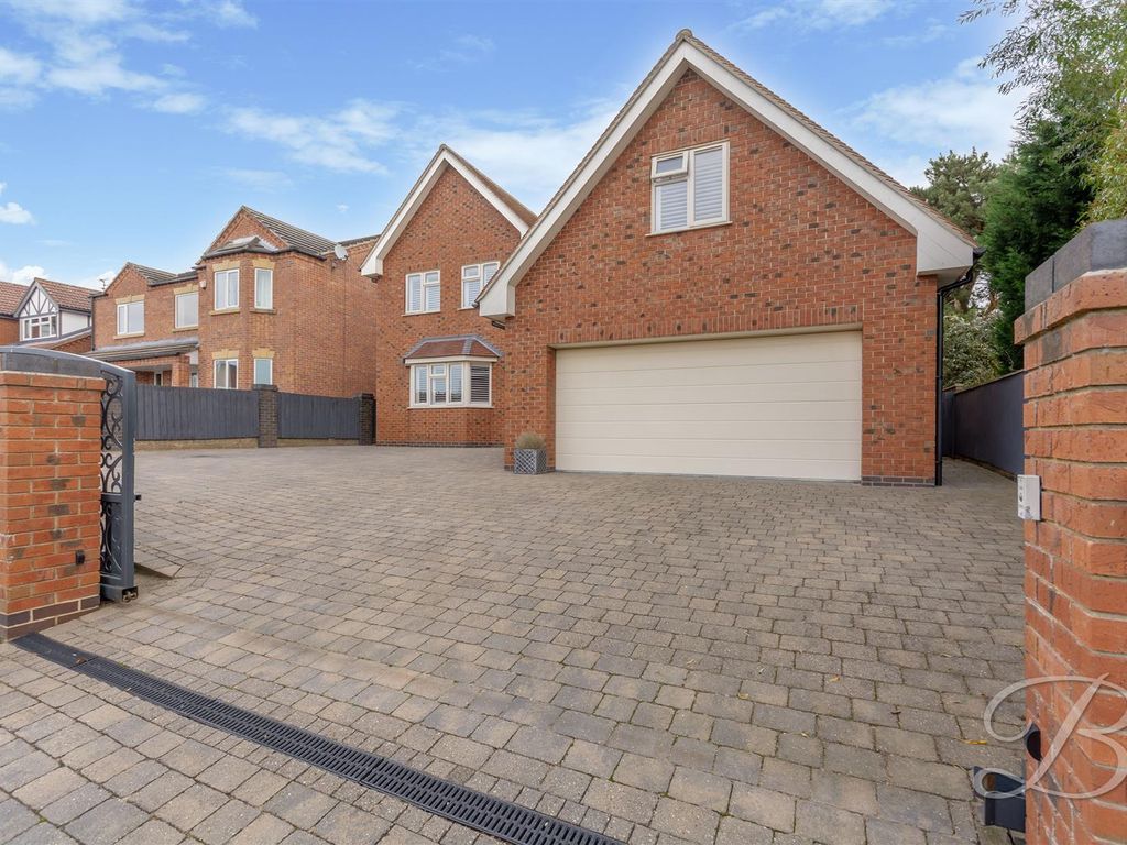 5 bed detached house for sale in Hawksworth Avenue, Forest Town