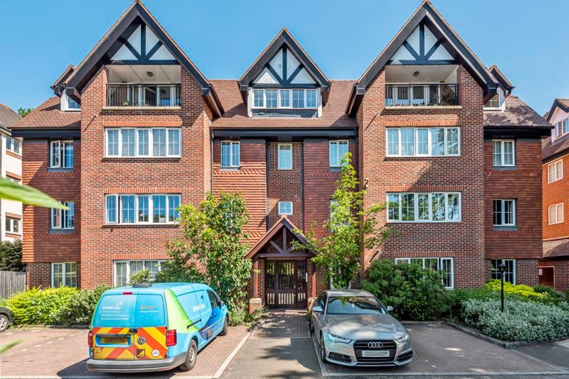 2 bed flat to rent in Foxley Lane, Purley CR8, £1,650 pcm Zoopla