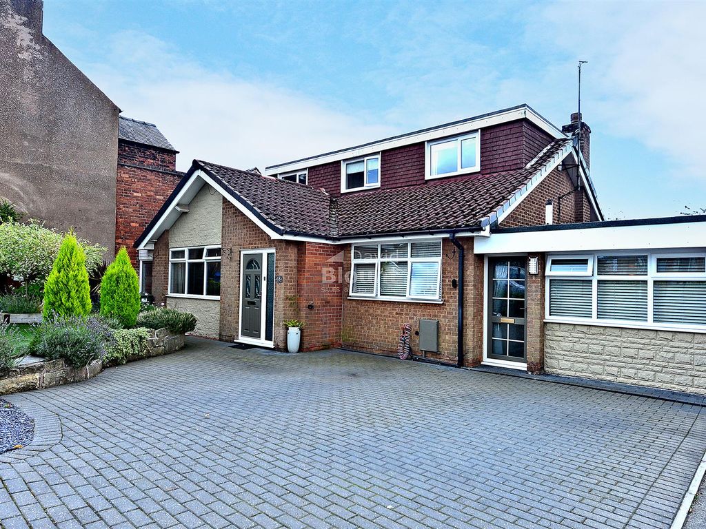 4 bed detached bungalow for sale in Berry Hill Lane, Mansfield NG18, £