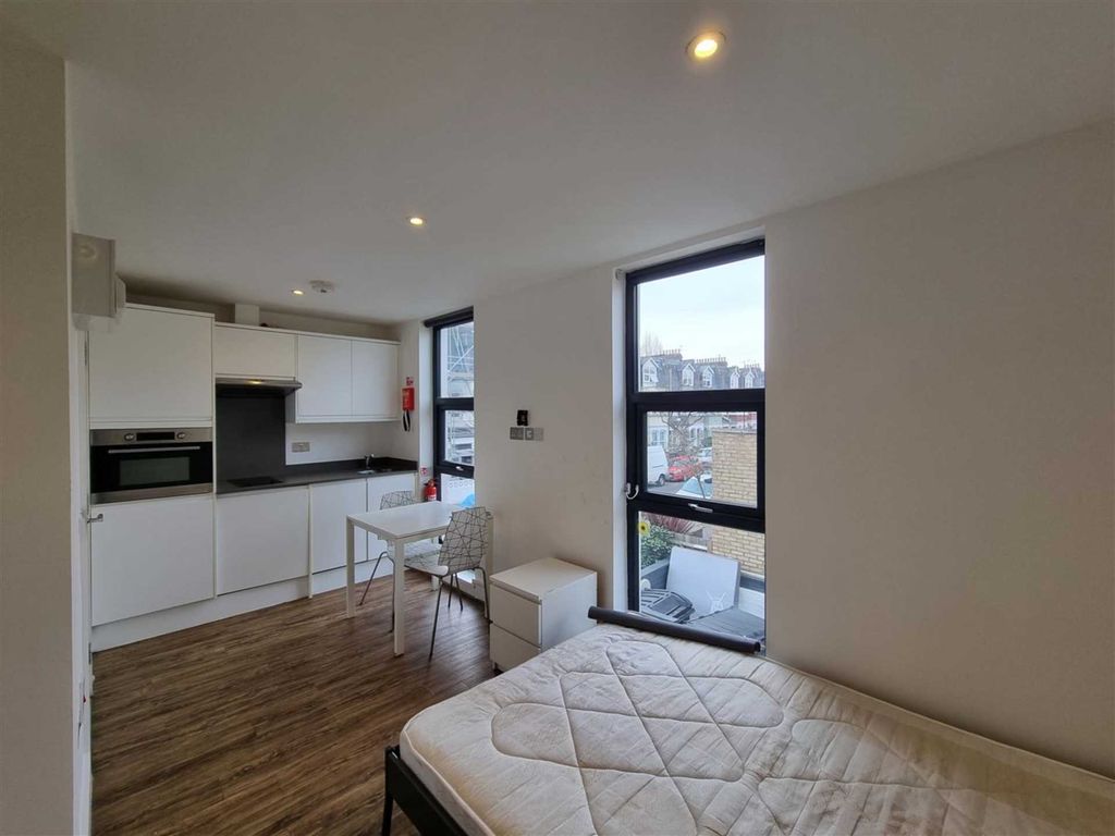 Studio to rent in Hampden Road, Hornsey, Turnpike Lane N8 Zoopla