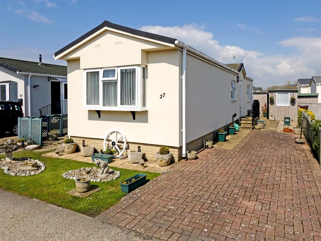 2 bed mobile/park home for sale in Bognor Road, Climping, Littlehampton