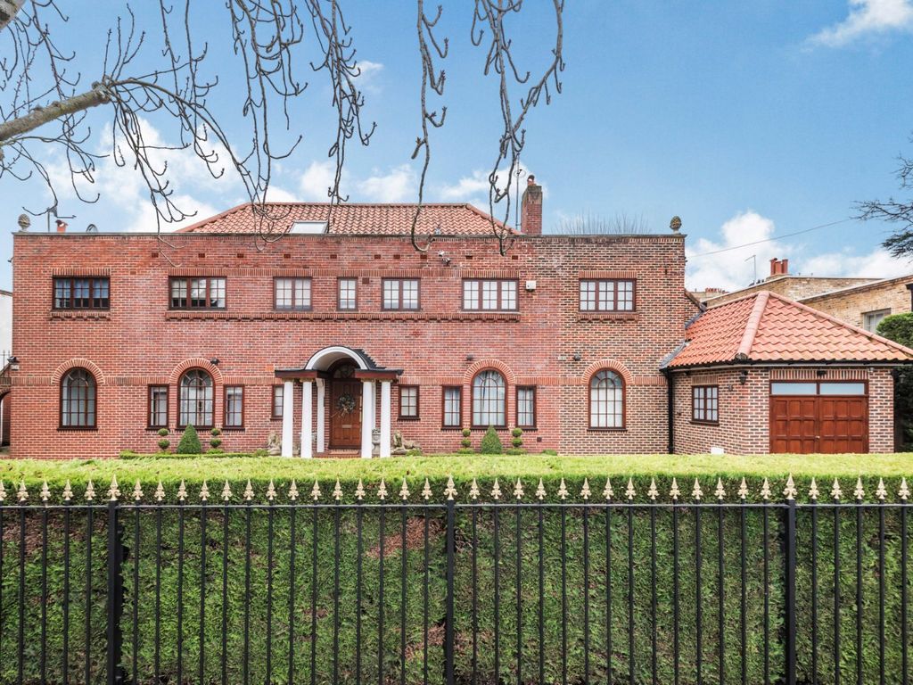 Roehampton Gate, Putney, London SW15