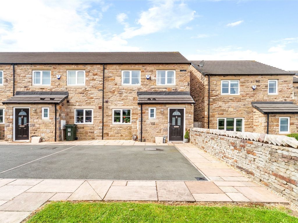 3 bed end terrace house for sale in Hepworth Way, Skipton, North