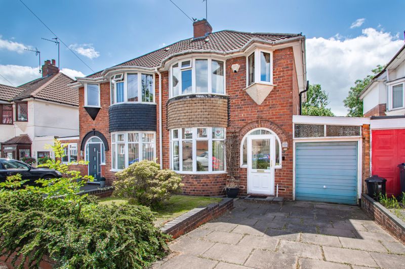 3 bed semidetached house for sale in West Park Avenue, Northfield