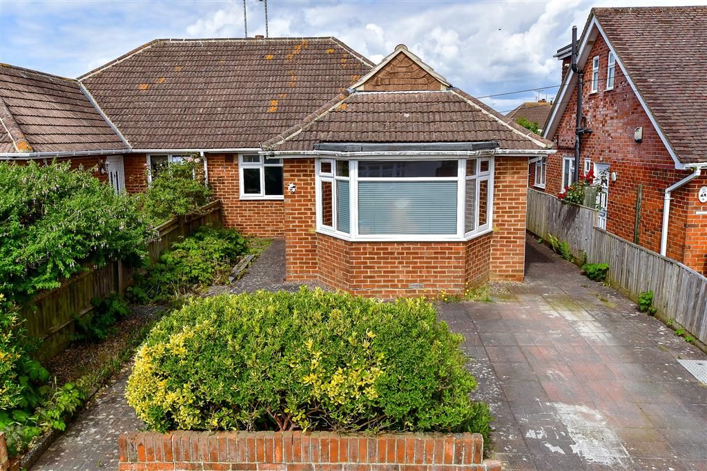 3 bed semidetached bungalow for sale in Milton Avenue, Rustington