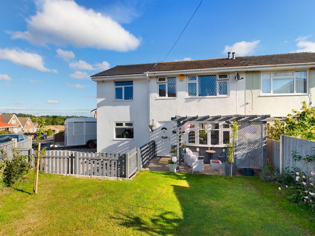 4 bed semidetached house for sale in Elmwood Drive, Walton, Wakefield WF2 Zoopla