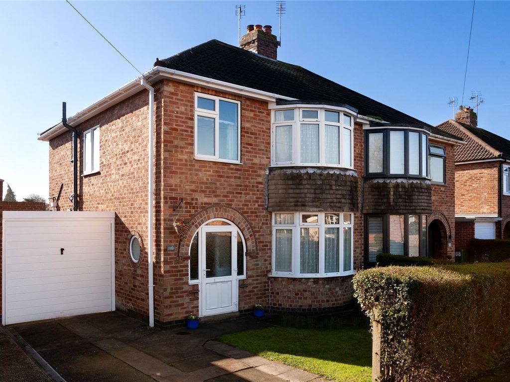 3 bed semidetached house for sale in Brockfield Park Drive, York