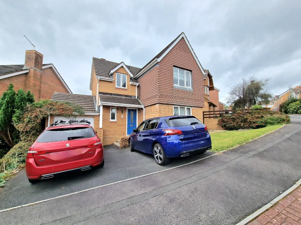 4 bed detached house for sale in EsgairYMaes, Broadlands, Bridgend