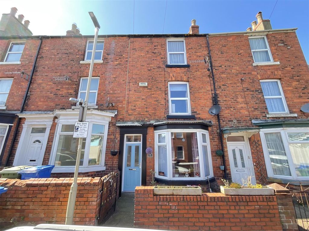 3 bed property for sale in Trafalgar Road, Scarborough YO12, £140,000