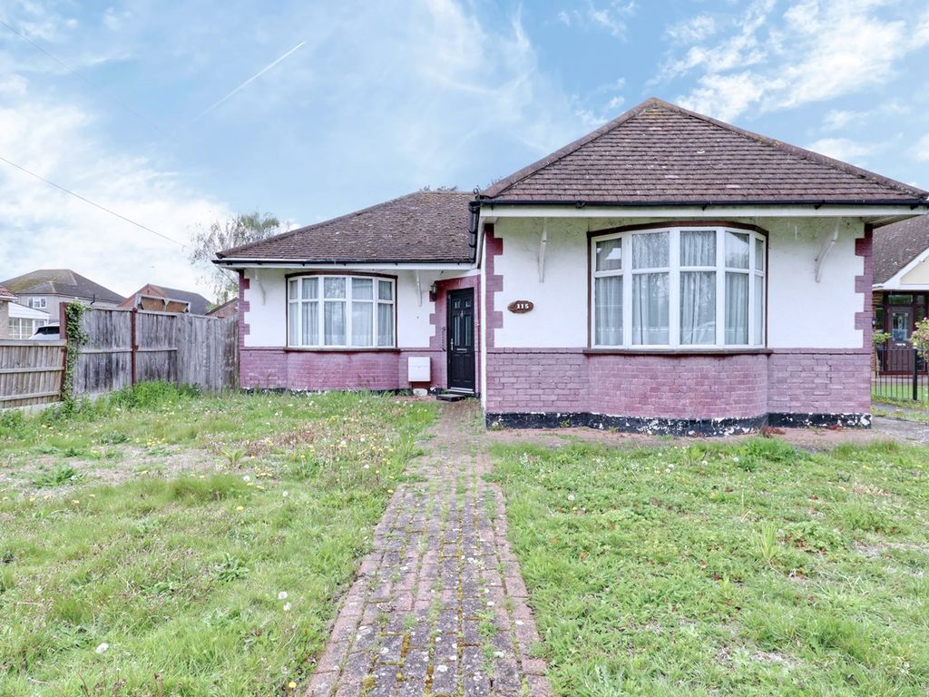 2 bed detached bungalow for sale in Lambs Lane South, Rainham RM13, £