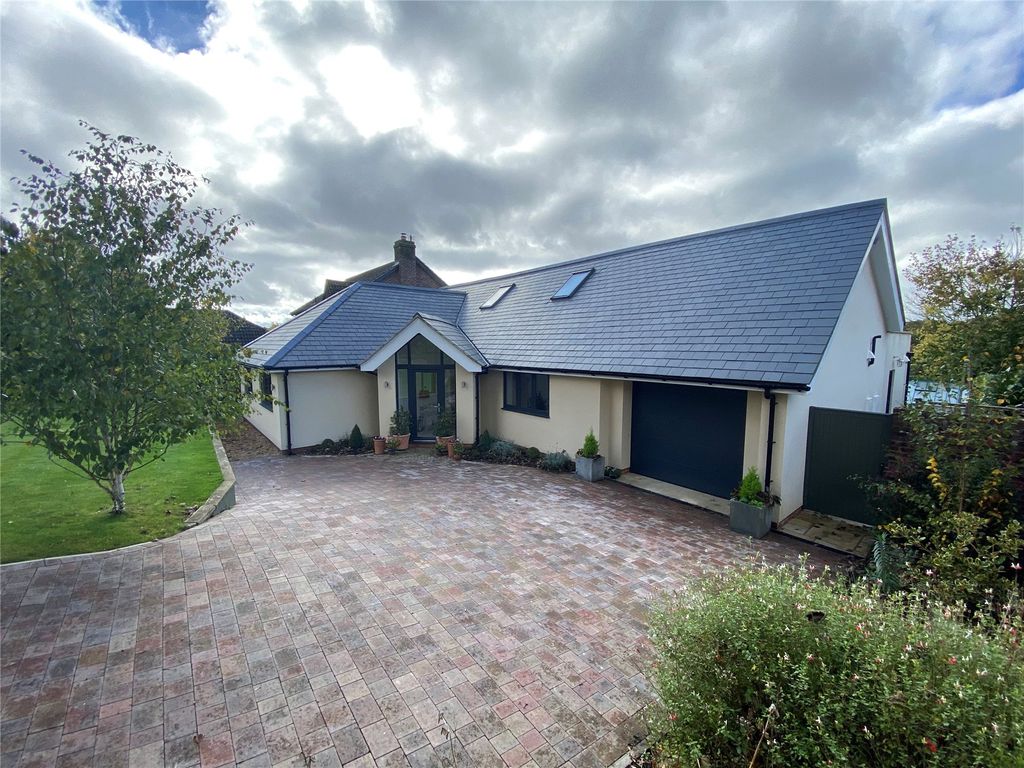 5 bed detached house for sale in North Road, Kings Worthy, Winchester