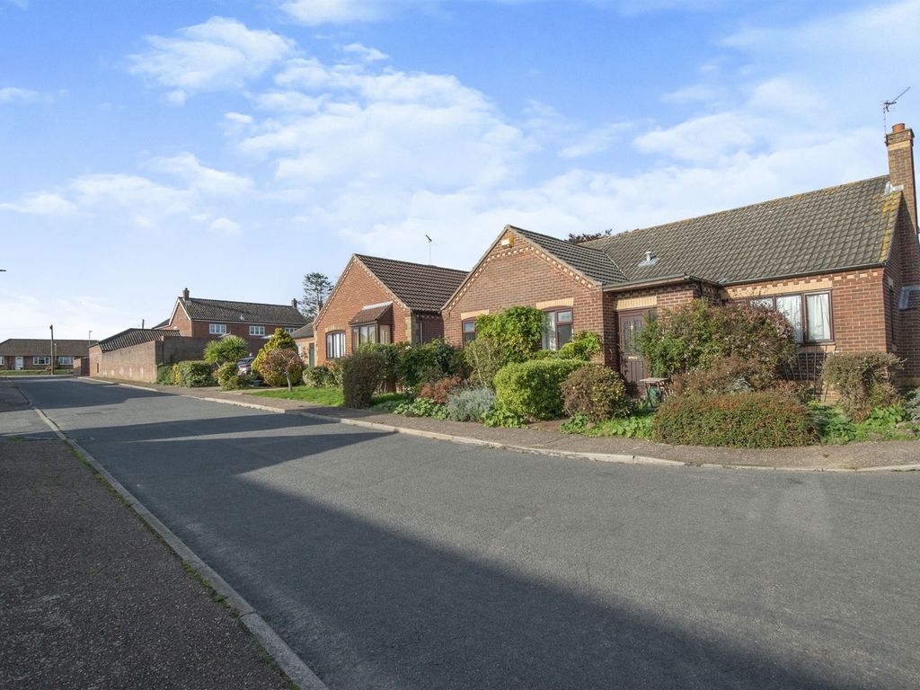 3 bed detached bungalow for sale in Pightle Way, Reepham, Norwich NR10