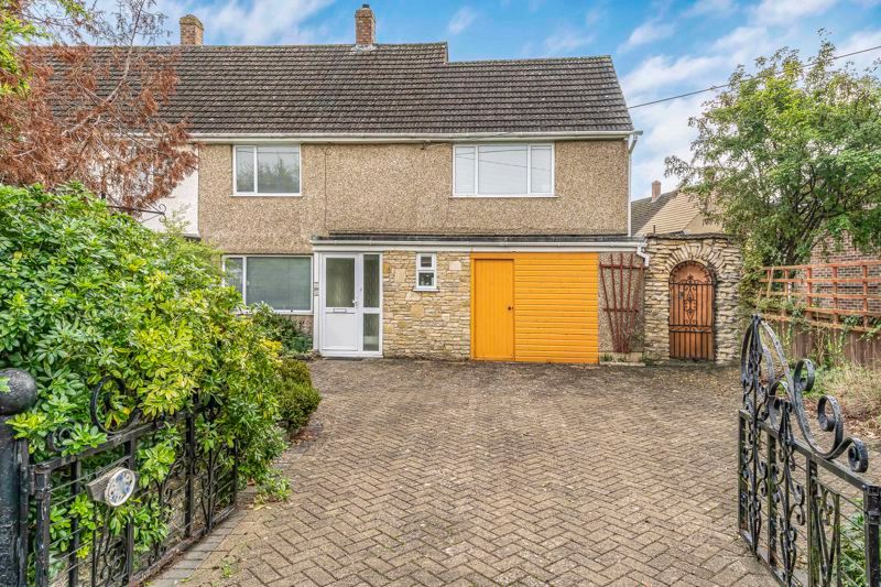 3 bed end terrace house for sale in Evans Lane, Kidlington OX5, £