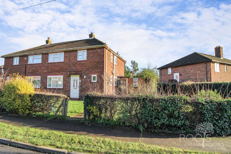 3 bed semidetached house for sale in The Hollands, Thatcham RG19 Zoopla
