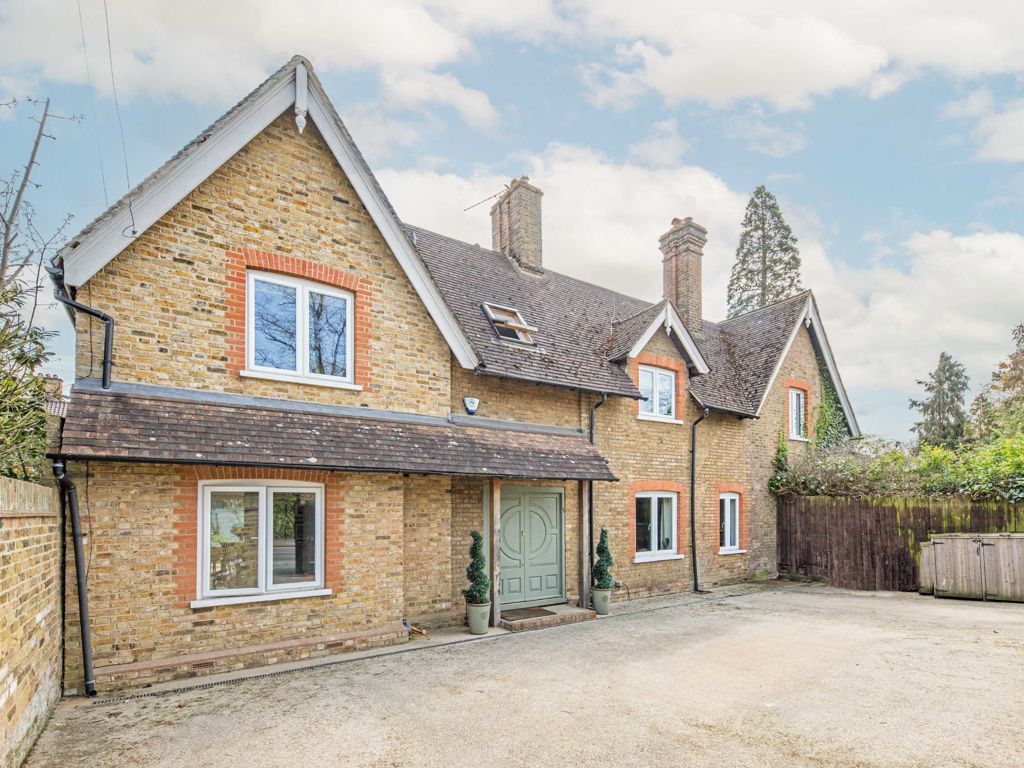 4 bed semidetached house for sale in Kingston Hill, Kingston Upon
