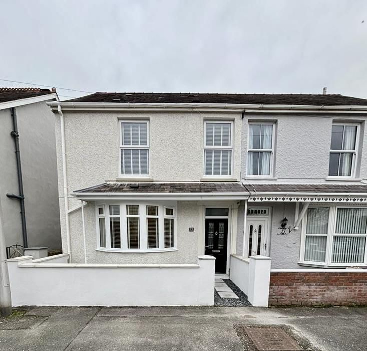 3 bed semidetached house for sale in Woodfield Road, Llandybie