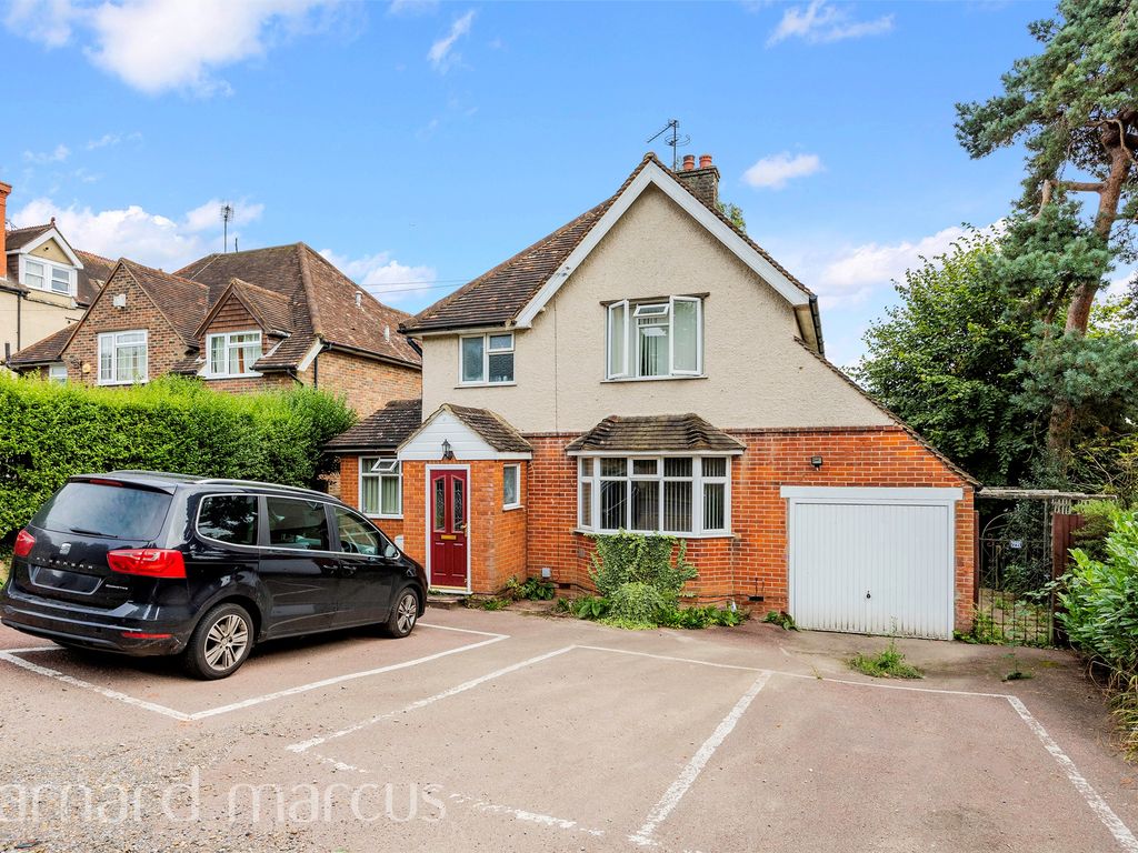 4 bed detached house for sale in Woodlands Road, Redhill RH1, £750,000