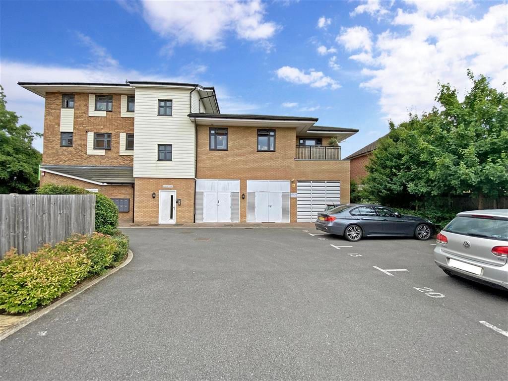2 bed flat for sale in Alpine Close, Epsom, Surrey KT19 Zoopla