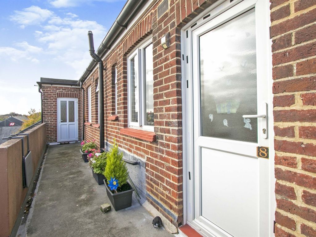 2 bed flat for sale in Wimborne Road, Winton, Bournemouth BH9 Zoopla