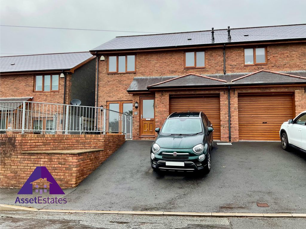 3 bed semidetached house for sale in Rhes Yr Ysgol, Cwmcelyn Road