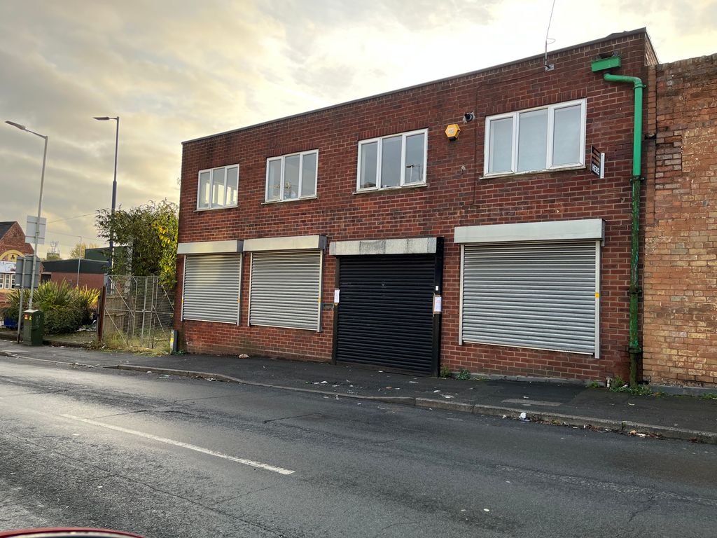Retail premises to let in Cable Street, Wolverhampton WV2, £18,000 pa