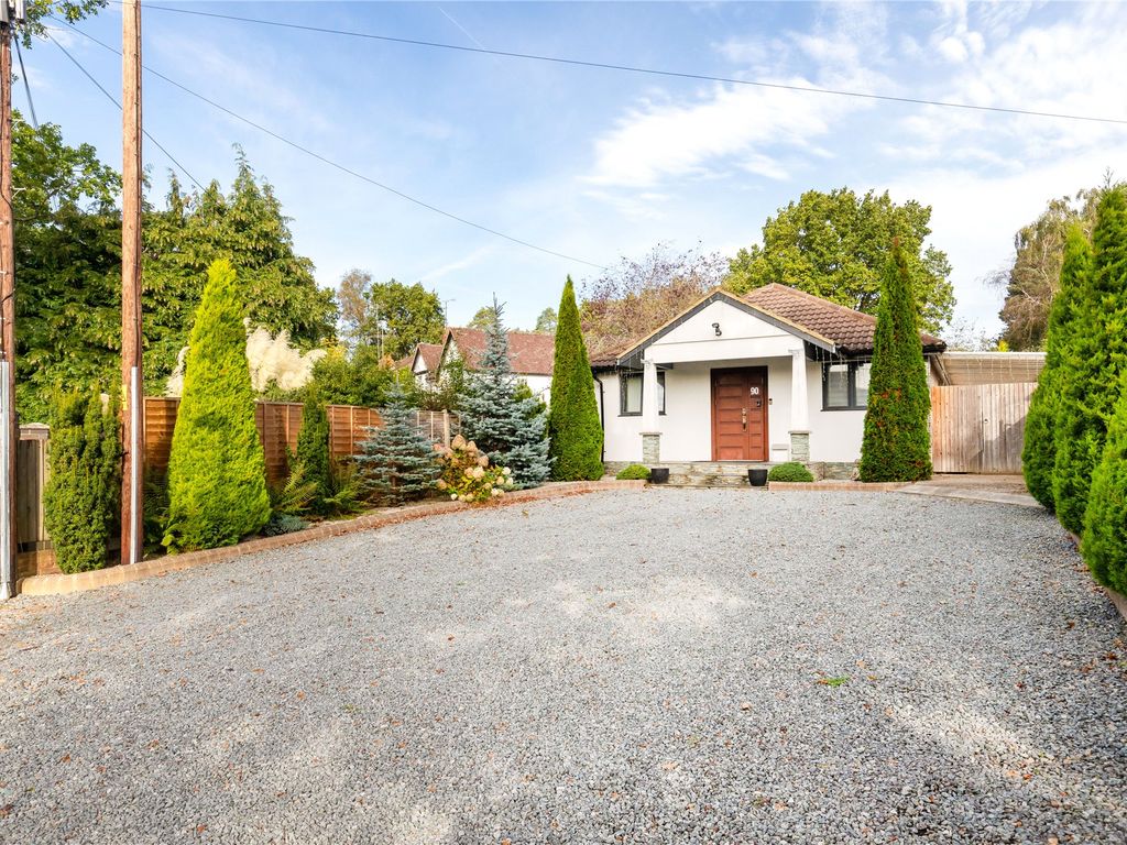 5 bed bungalow for sale in Hatch Ride, Crowthorne, Berkshire, Berkshire