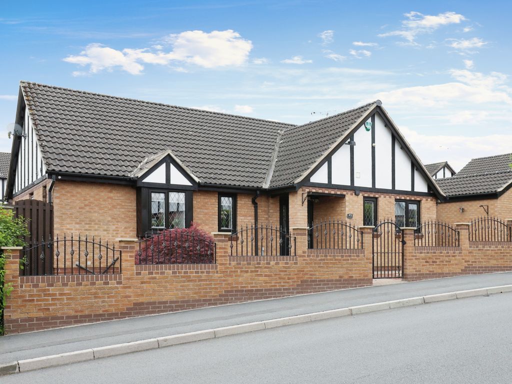 3 bed bungalow for sale in Meadow Gate Avenue, Sothall, Sheffield