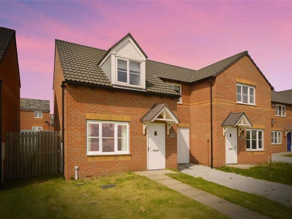 3 bed link detached house for sale in Sharleston Drive, Stainforth