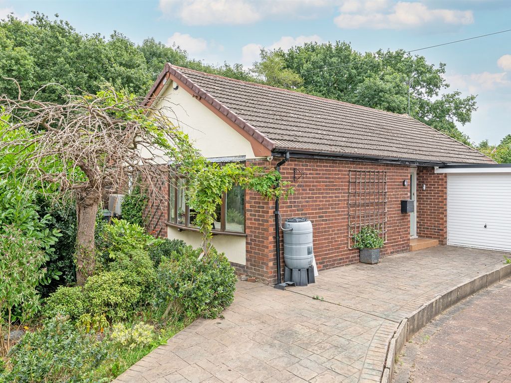 2 bed bungalow for sale in Latham Avenue, Helsby, Frodsham WA6 Zoopla