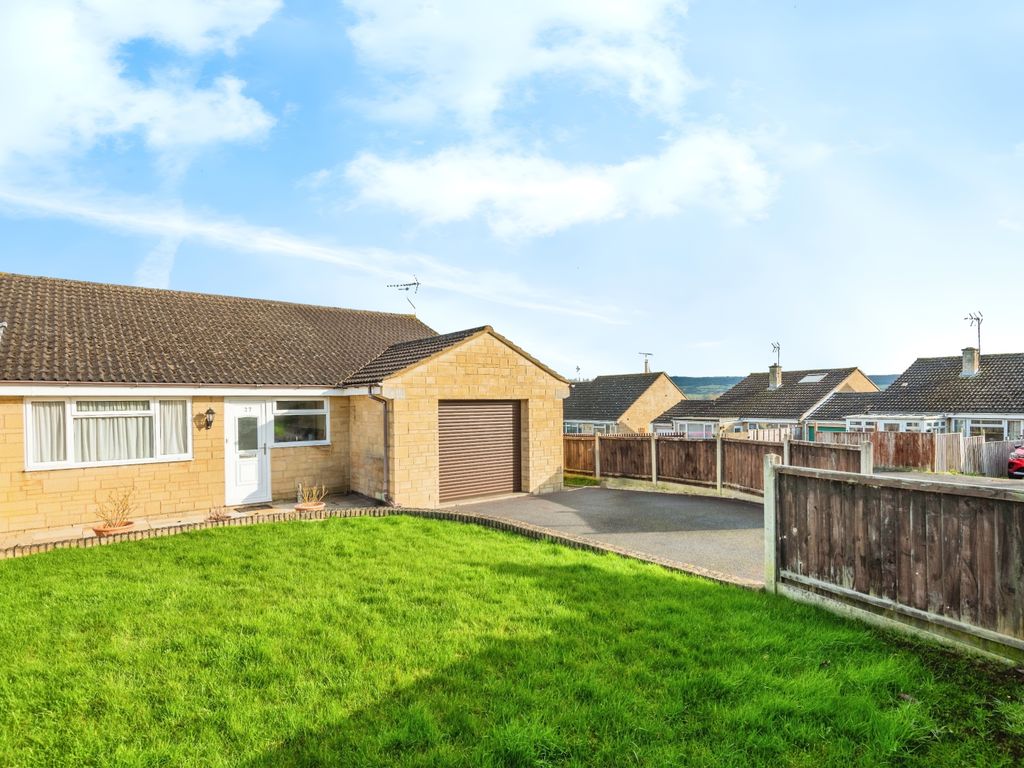 3 bed bungalow for sale in Paynes Meadow, Whitminster, Gloucester