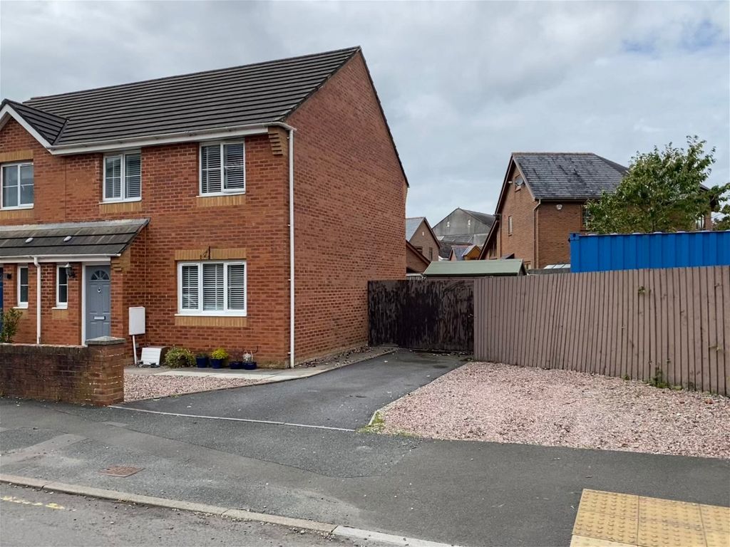 3 bed semidetached house for sale in Carregamman, Ammanford SA18, £