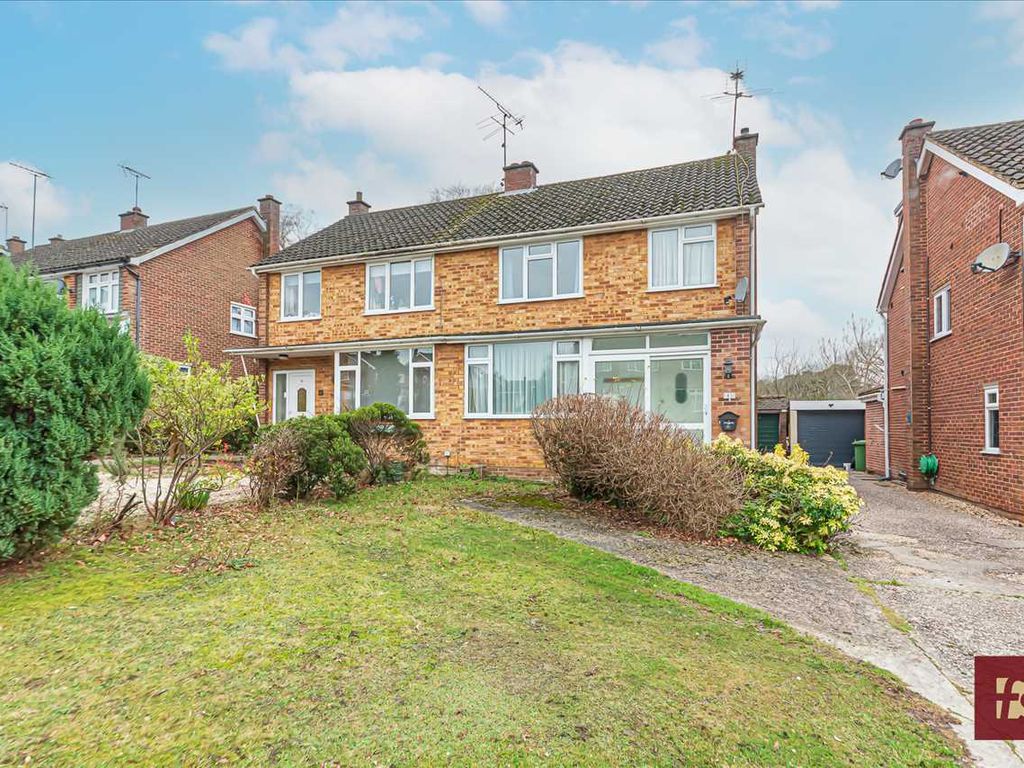 3 bed semidetached house for sale in Keats Way, Crowthorne RG45, £