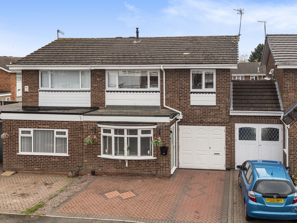 4 bed semi-detached house for sale in donnington close, redditch b98
