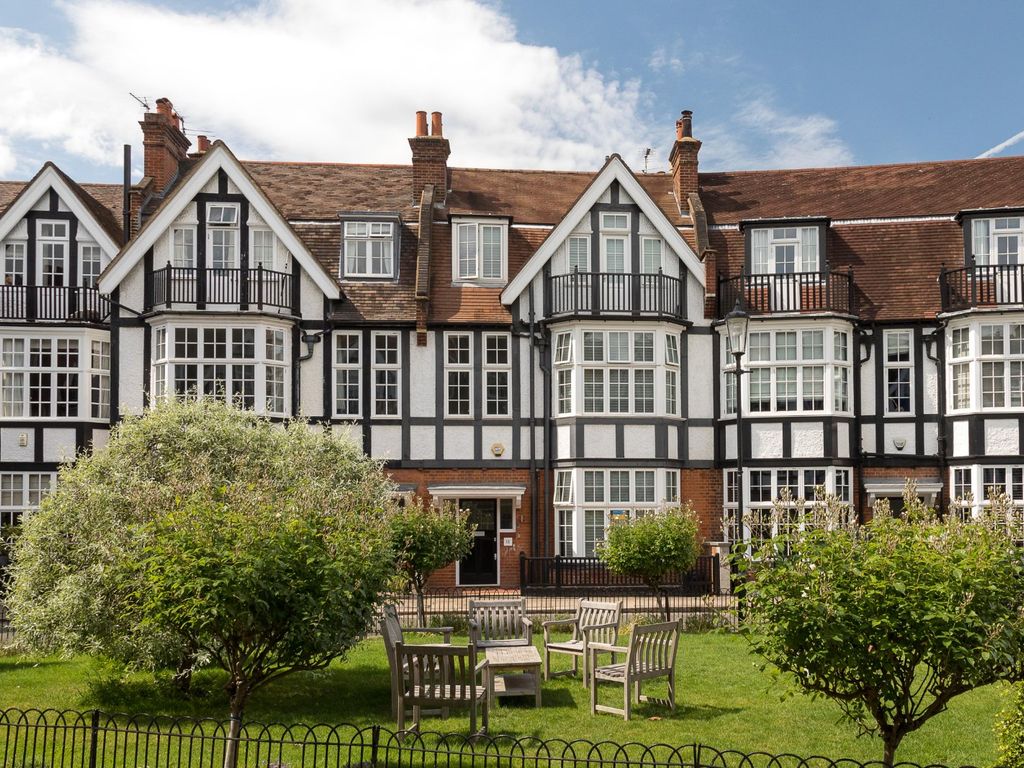 Queen's Elm Square, London SW3  