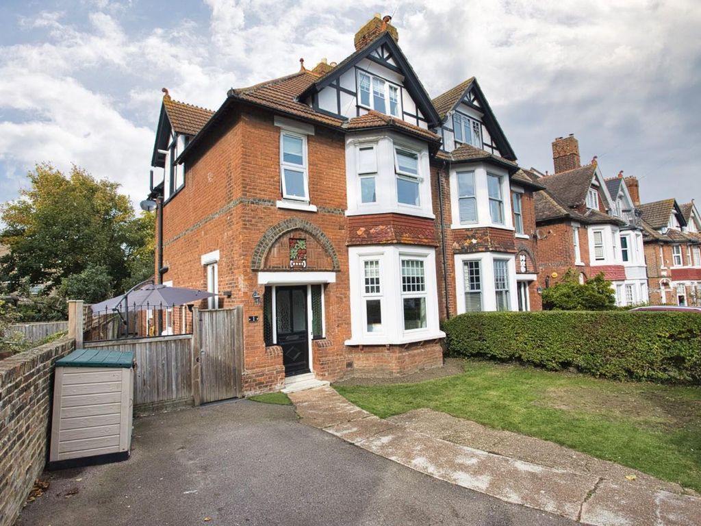 5 bed semidetached house for sale in Copthall Gardens, Folkestone CT20