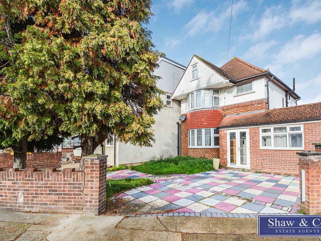 3 bed detached house for sale in Roseheath Road, Hounslow TW4 Zoopla
