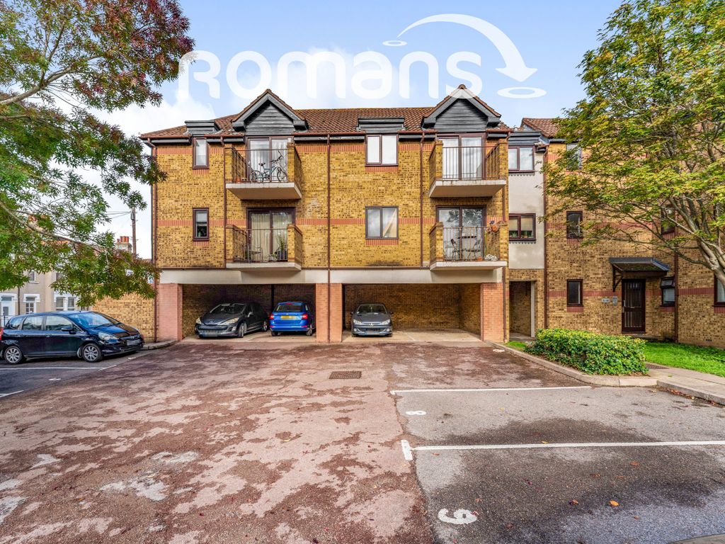 Studio to rent in Betjeman Court, Bentinck Road, Yiewsley, West Drayton