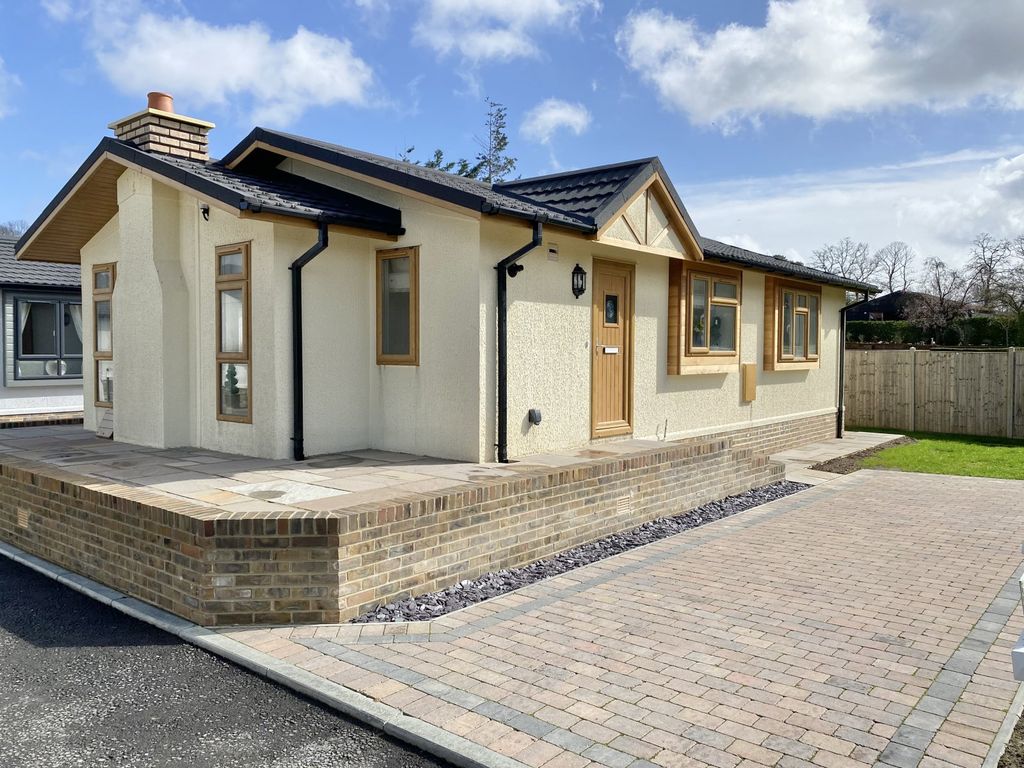 2 bed bungalow for sale in Victoria Gardens, Barkham Ride