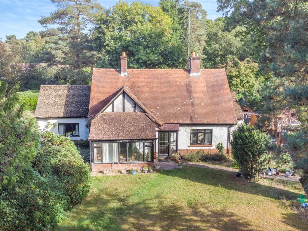 3 bed detached house for sale in Lowicks Road, Rushmoor, Farnham GU10