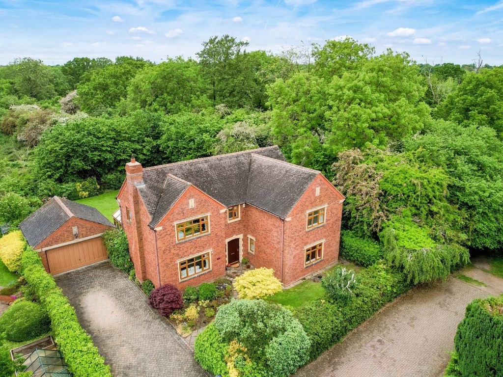 5 bed detached house for sale in Hitherside, Dickens Heath, Shirley