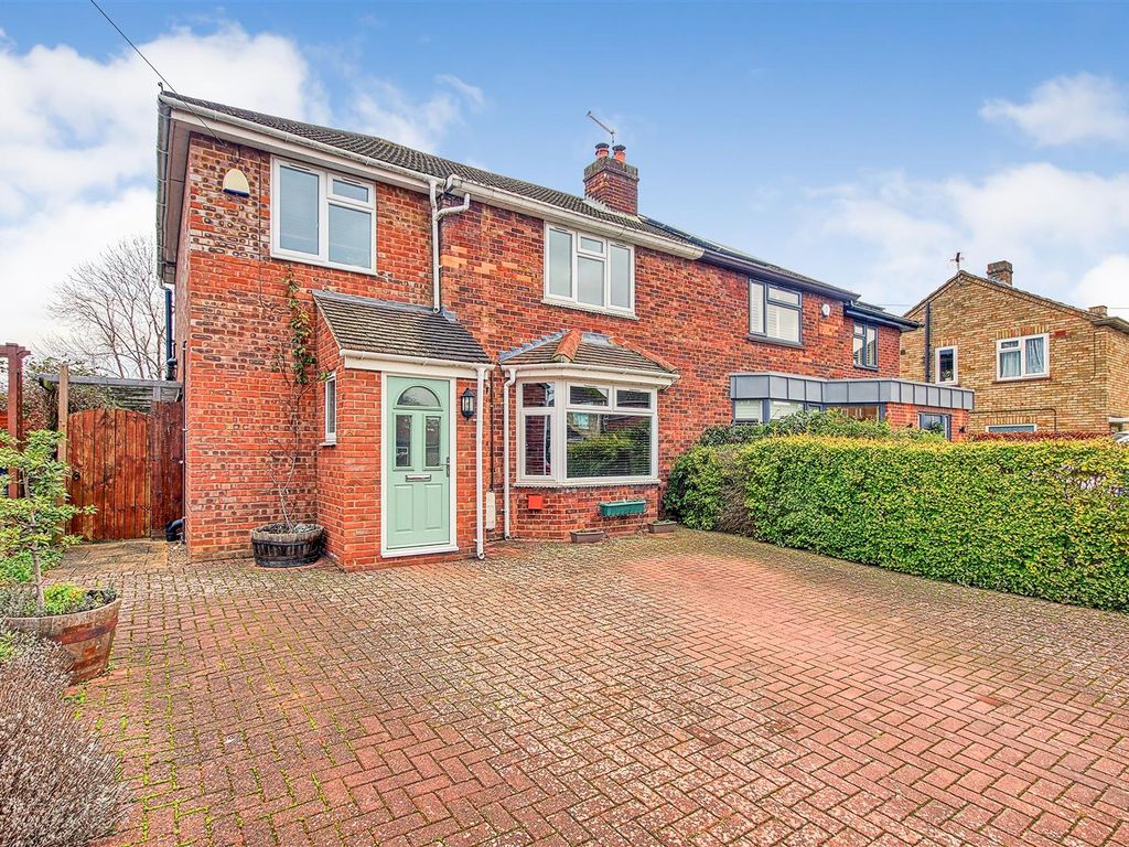 4 bed semidetached house for sale in Priams Way, Stapleford, Cambridge