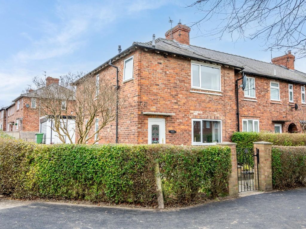 3 bed end terrace house for sale in Fifth Avenue, York YO31, £290,000