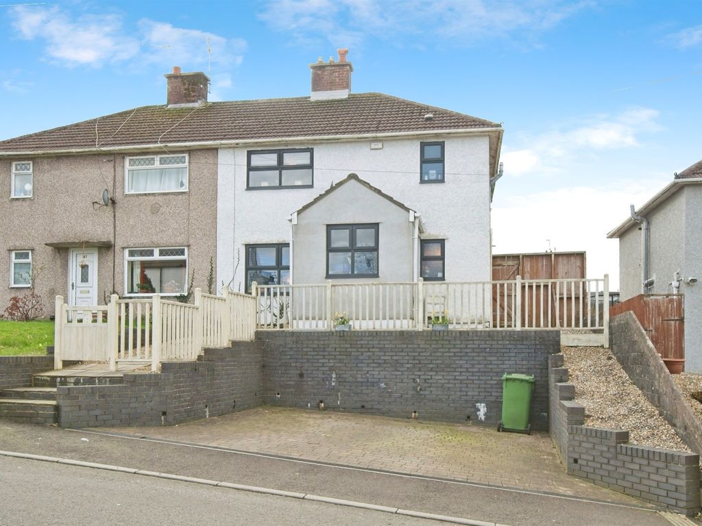 3 bed semidetached house for sale in HeolYSarn, Llantrisant