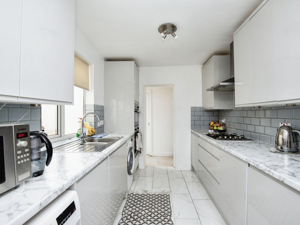 3 bed terraced house for sale in Salisbury Road, Chatham, Kent ME4 Zoopla