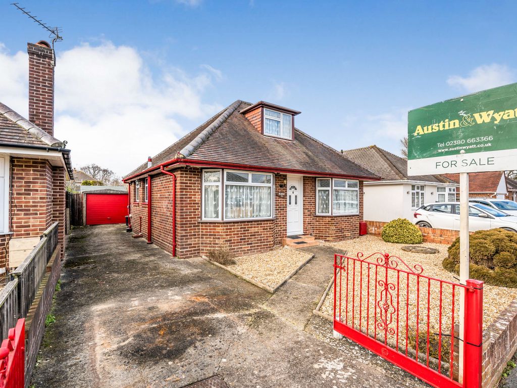 3 bed bungalow for sale in Northlands Road, Totton, Southampton