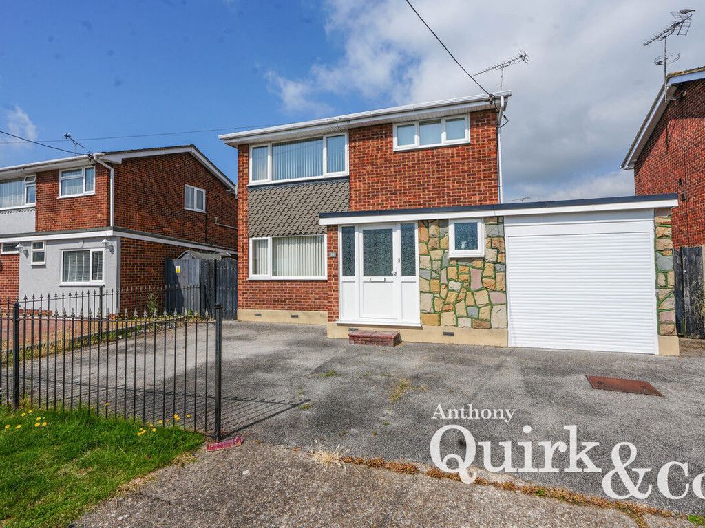 3 bed detached house for sale in Taranto Road, Canvey Island SS8, £