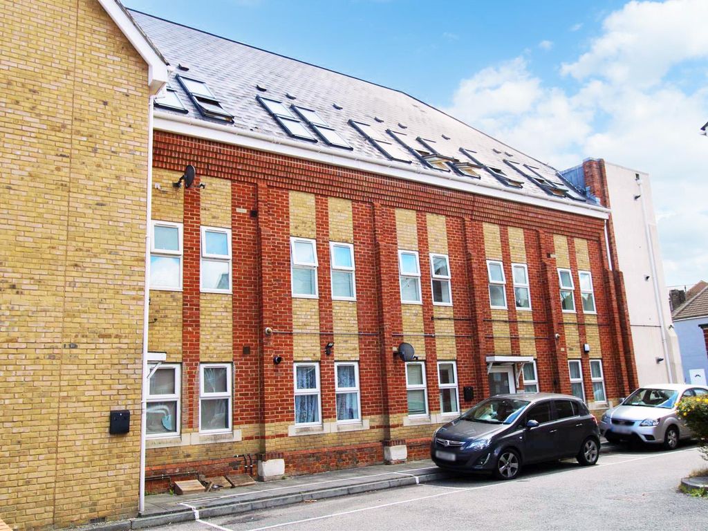 1 bed flat to rent in Trafalgar Court, Trafalgar Street, Gillingham ME7