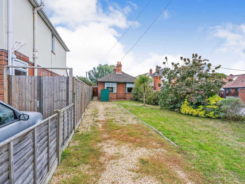 3 bed detached bungalow for sale in Water Lane, Totton, Southampton
