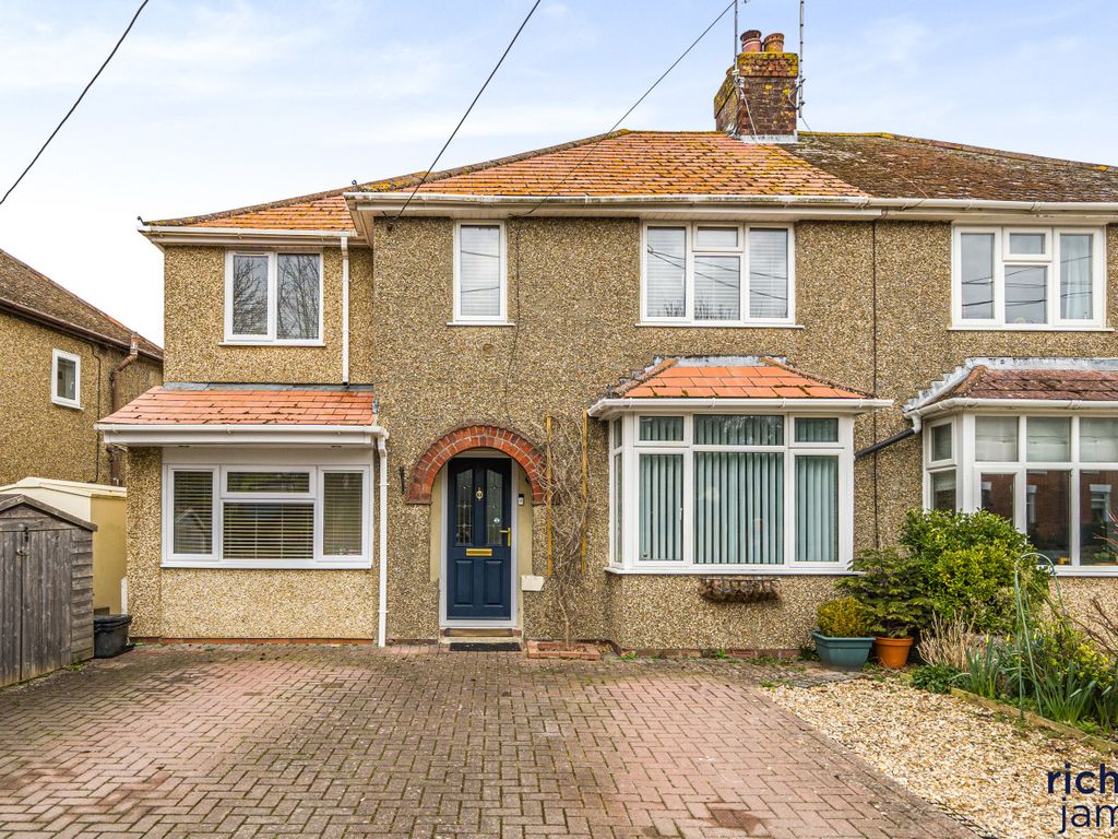 3 bed semidetached house for sale in Priors Hill, Wroughton, Swindon