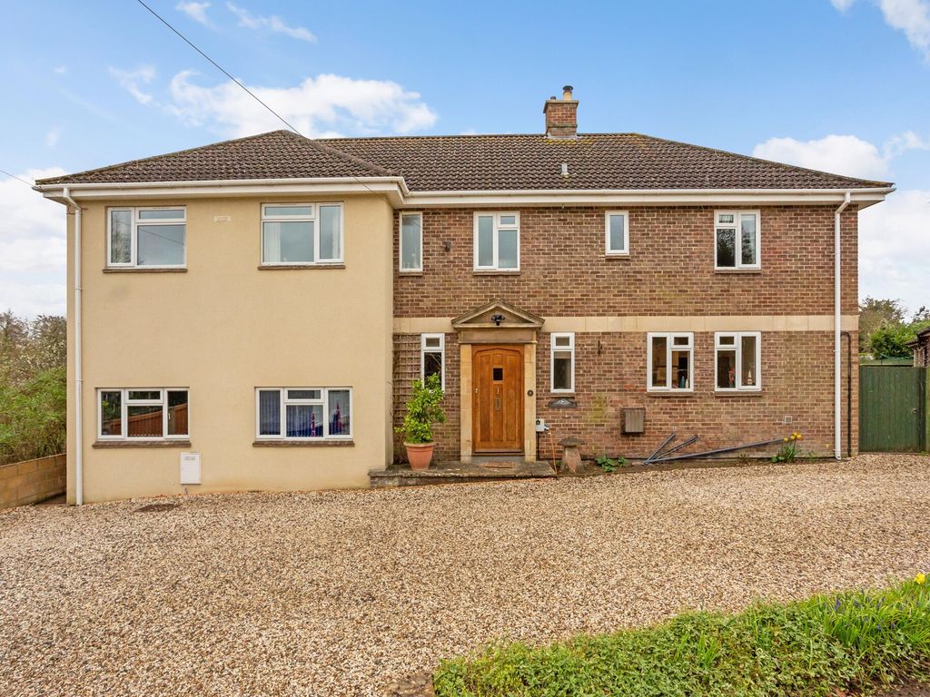 6 bed detached house for sale in Castle Walk, Calne SN11, £900,000 Zoopla